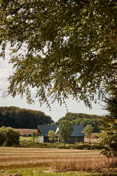 Locals will definitely agree that the steel profiles are “mousi”, which means amazing in the local dialect, Hjablelundvej 49, 9830 Tårs